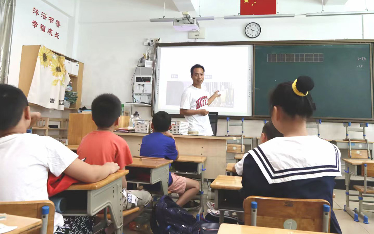 乌兰浩特钟公庙中心小学